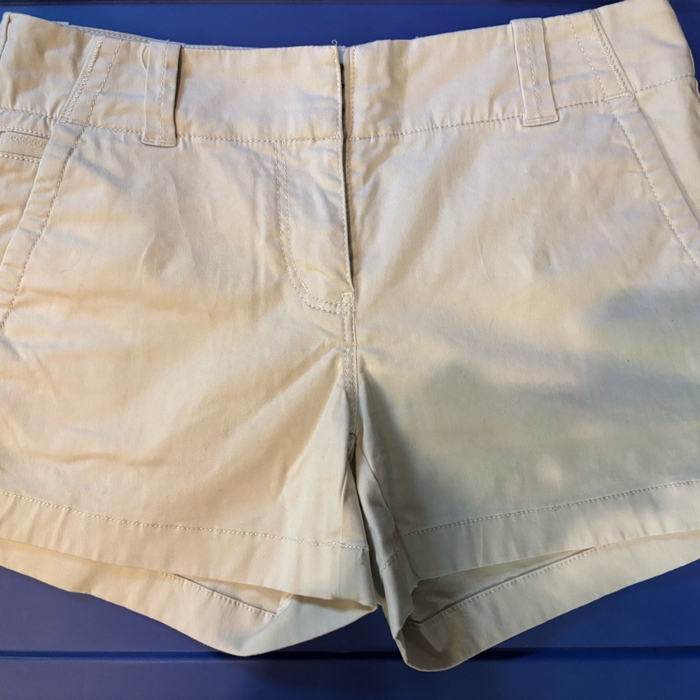 Vineyard Vines Women's‎ Cream Shorts